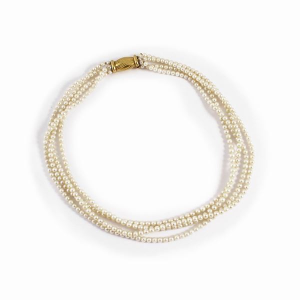 CULTURED PEARL NECKLACE WITH GOLD CLASP  - Auction Timed Auction Jewelry and Watches - Casa d'Aste International Art Sale