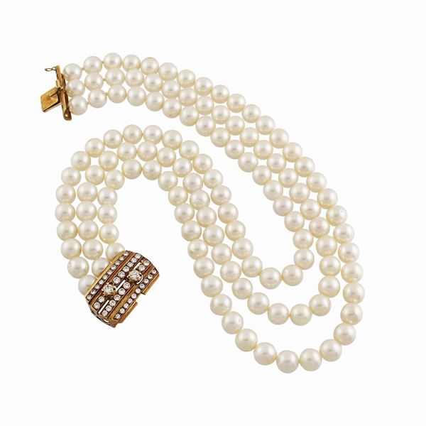 CULTURED PEARL NECKLACE WITH DIAMOND AND GOLD CLASP