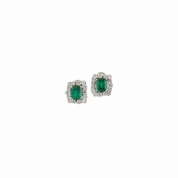 PAIR OF COLOMBIA EMERALD, DIAMOND AND PLATINUM EARRINGS