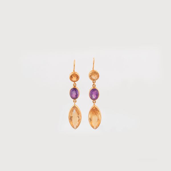 PAIR OF QUARTZ, AMETHYST AND GOLD EARRINGS