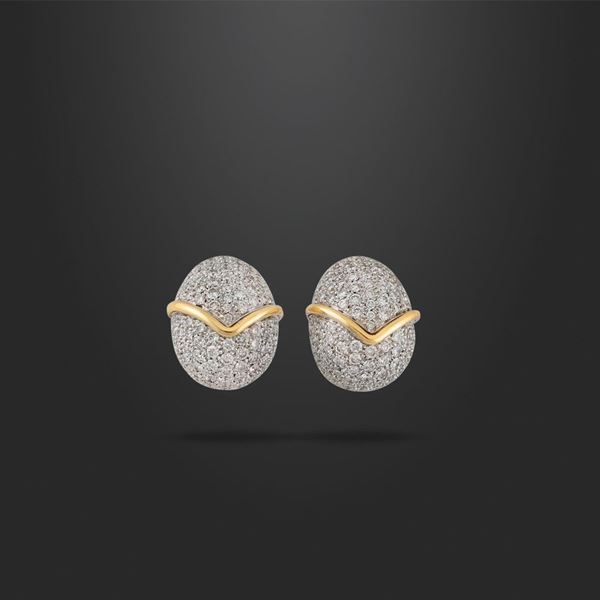 PAIR OF DIAMOND AND GOLD EARRINGS
