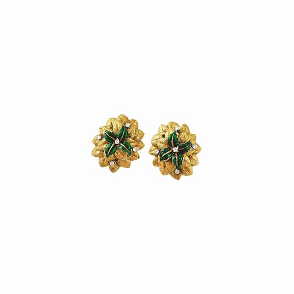 PAIR OF DIAMOND AND GOLD EARRINGS