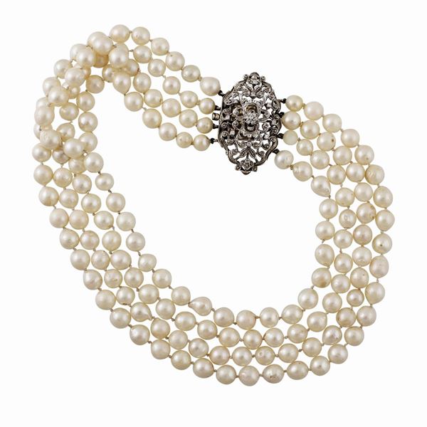 CULTURED PEARL NECKLACE WITH DIAMOND AND GOLD CLASP