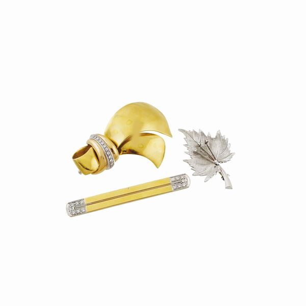 THREE DIAMOND AND GOLD BROOCHES  - Auction Timed Auction Jewelry and Watches - Casa d'Aste International Art Sale