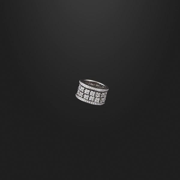 DIAMOND AND GOLD RING