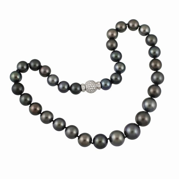 SOUTH SEA PEARL NECKLACE WITH DIAMOND AND GOLD CLASP