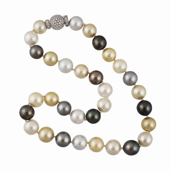SOUTH SEA PEARL NECKLACE WITH DIAMOND AND GOLD CLASP