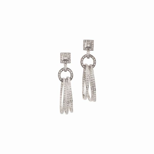 * PAIR OF DIAMOND AND GOLD EARRINGS