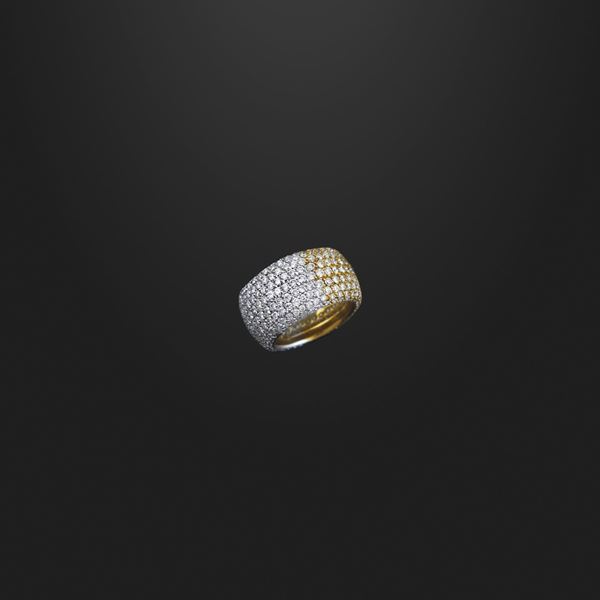 * DIAMOND AND GOLD RING