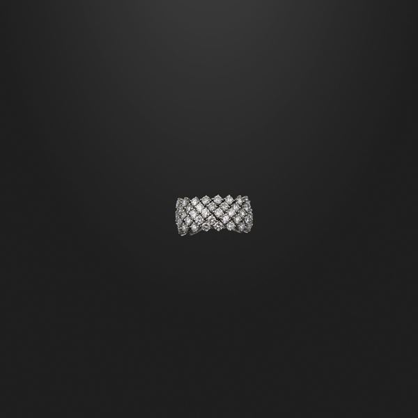 * DIAMOND AND GOLD RING