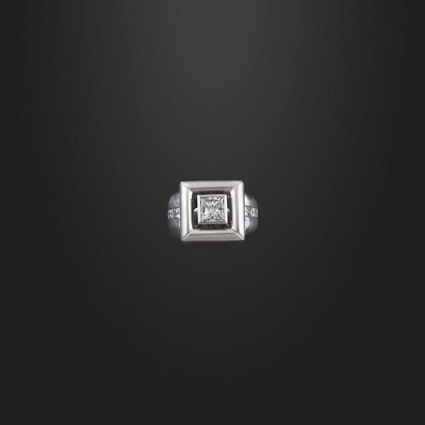 * DIAMOND AND GOLD RING