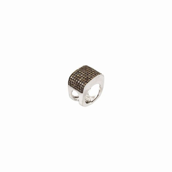 * DIAMOND AND GOLD RING