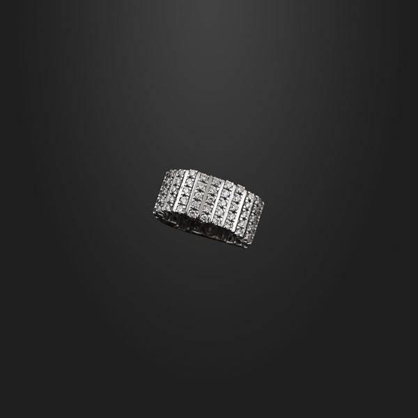 * DIAMOND AND GOLD RING