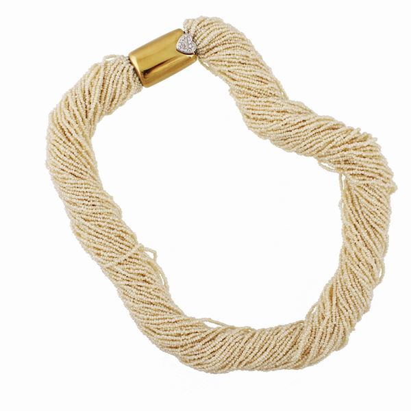 * PEARL NECKLACE WITH DIAMOND AND GOLD CLASP