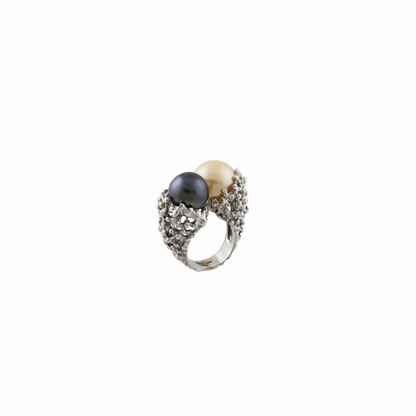 * SOUTH SEA PEARL AND GOLD RING