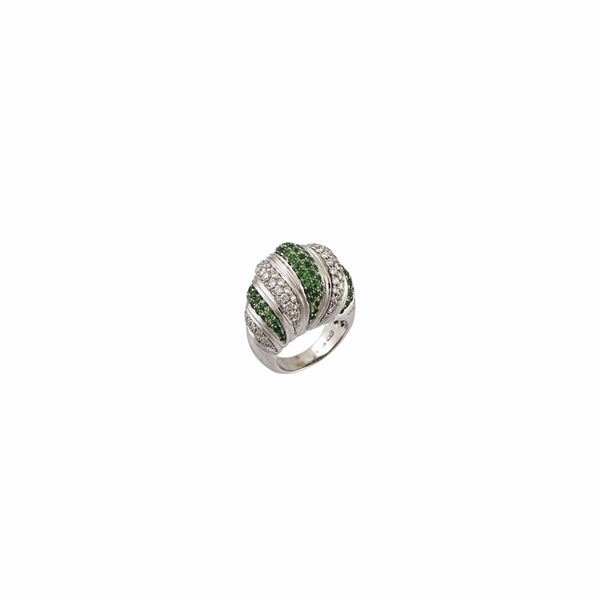 * DIAMOND, TZAVORITI AND GOLD RING