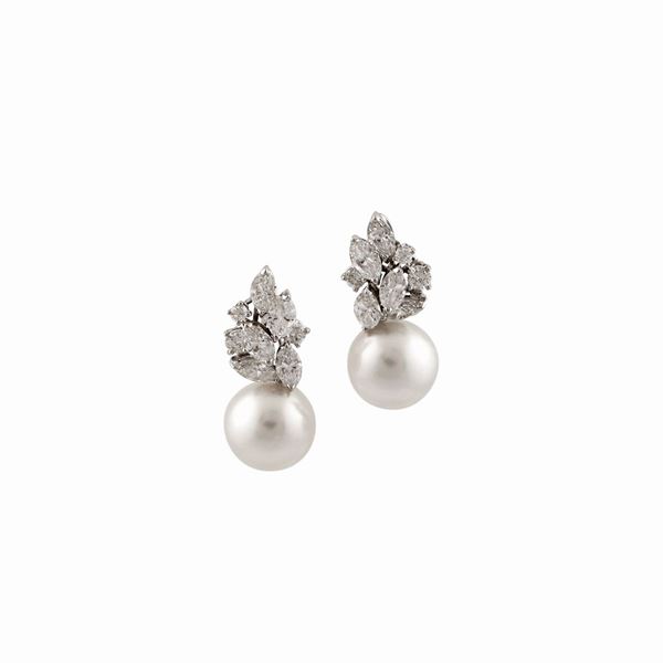 * PAIR OF SOUTH SEA PEARL, DIAMOND AND GOLD EARRINGS