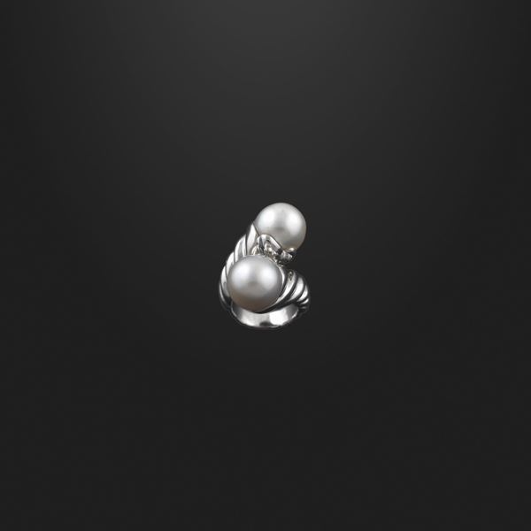 * SOUTH SEA PEARL AND GOLD RING