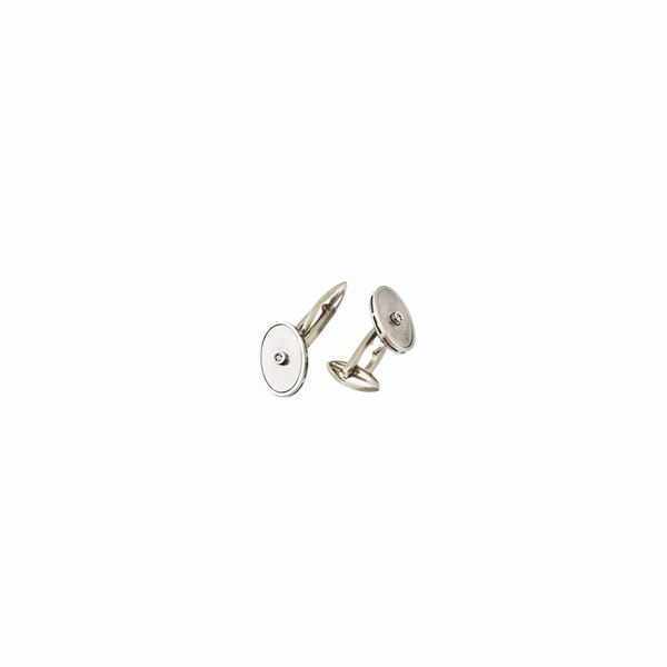 DIAMOND AND GOLD CUFFLINKS