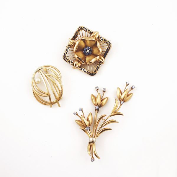 THREE SAPPHIRE, DIAMOND AND GOLD (one metal) BROOCHES
