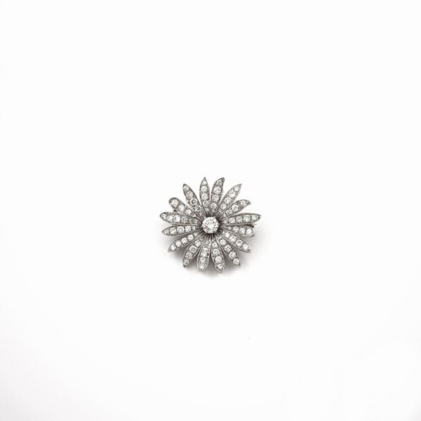 DIAMOND AND GOLD BROOCH