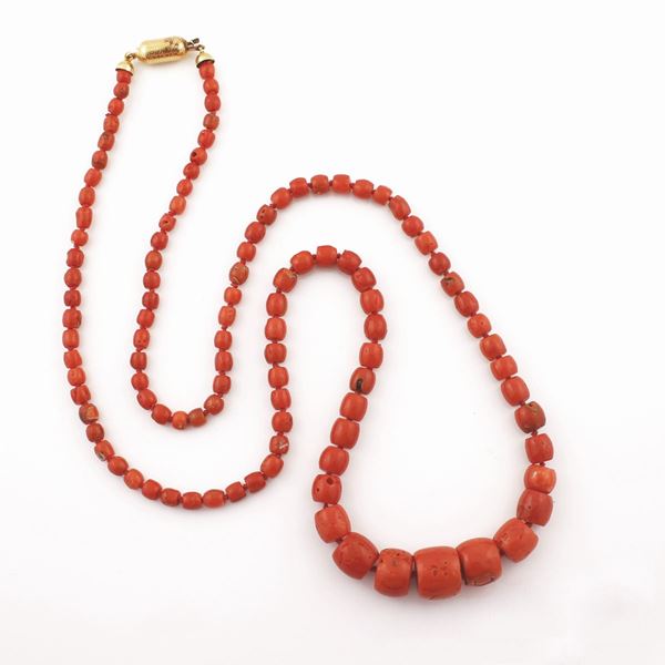 CORAL NECKLACE WITH GOLD CLASP  - Auction Timed Jewelery Auction - Casa d'Aste International Art Sale