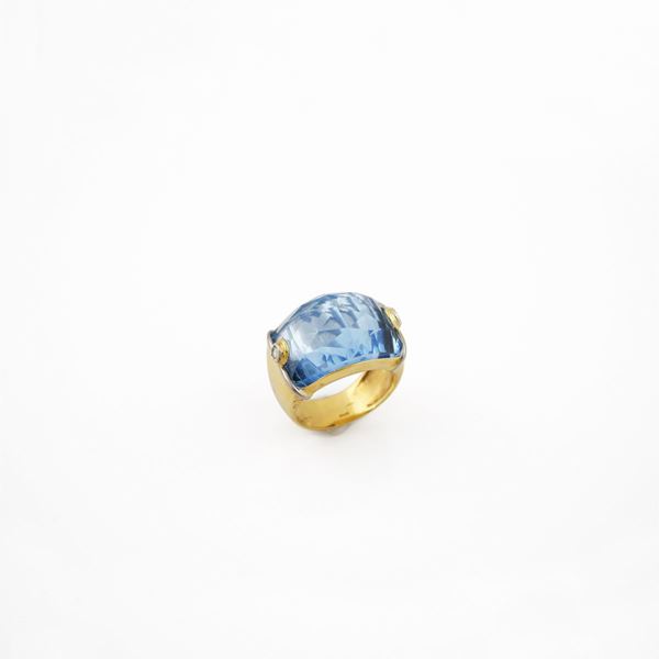 TOPAZ, DIAMOND AND GOLD RING