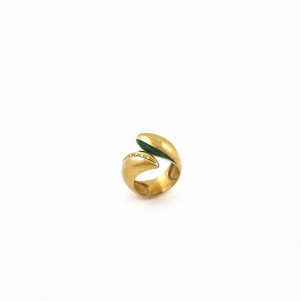 DIAMOND AND GOLD RING