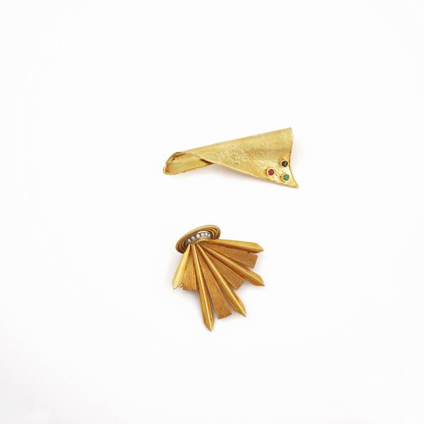 TWO GEM SET AND GOLD BROOCHES