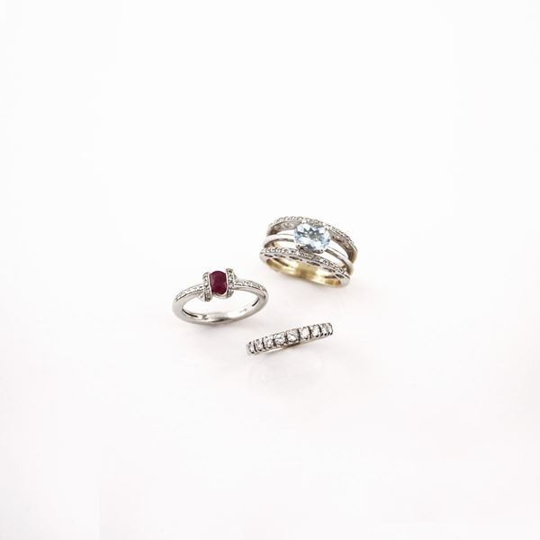 THREE DIAMOND, RUBY, ACQUAMARINE AND GOLD RINGS