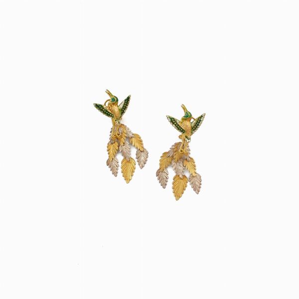 PAIR OF GOLD EARRINGS