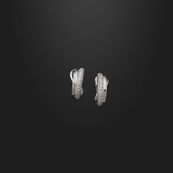 PAIR OF DIAMOND AND GOLD EARRINGS