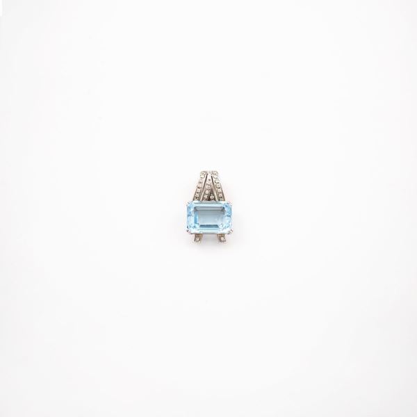 TOPAZ, DIAMOND AND GOLD PENDANT