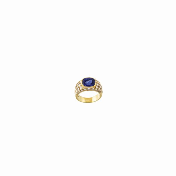 SAPPHIRE, DIAMOND AND GOLD RING