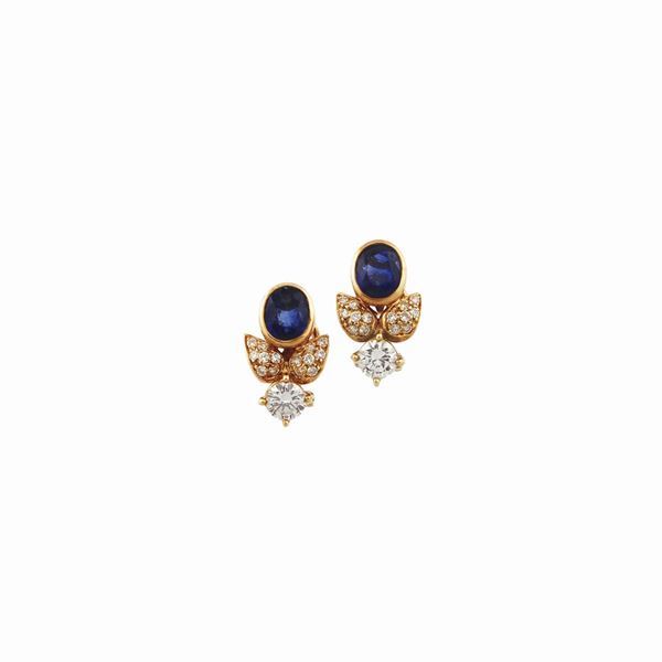PAIR OF SAPPHIRE, DIAMOND AND GOLD EARRINGS