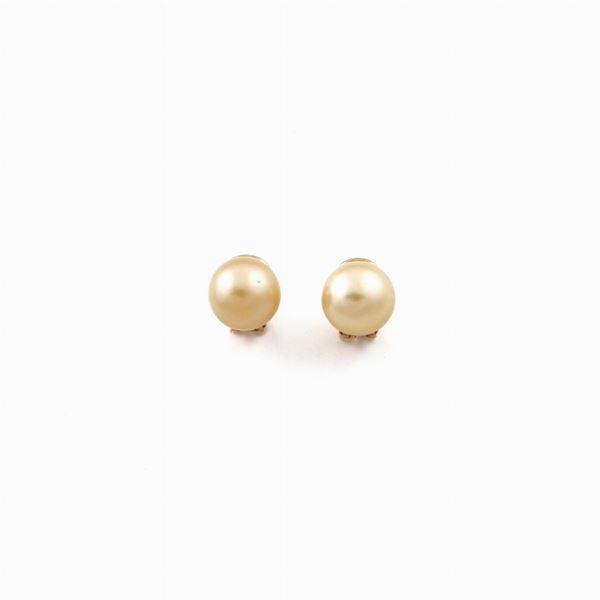 PAIR OF SOUTH SEA PEARL AND GOLD EARRINGS