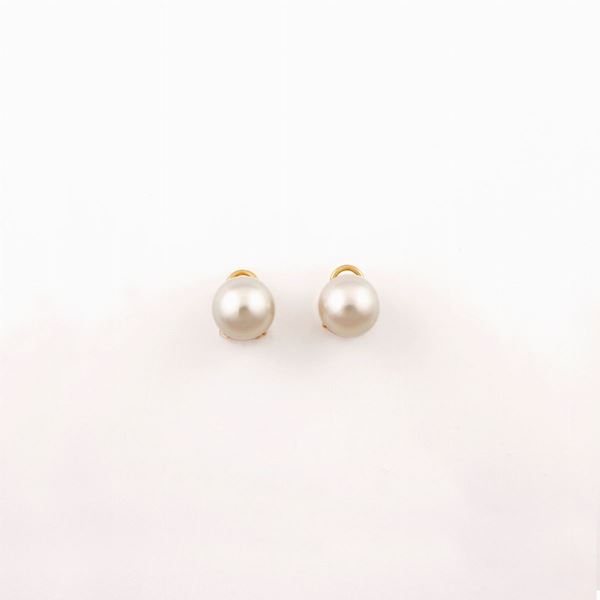 PAIR OF SOUTH SEA PEARL AND GOLD EARRINGS