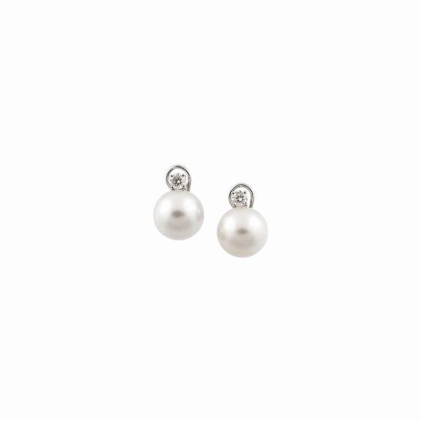 PAIR OF SOUTH SEA PEARL, DIAMOND AND GOLD EARRINGS