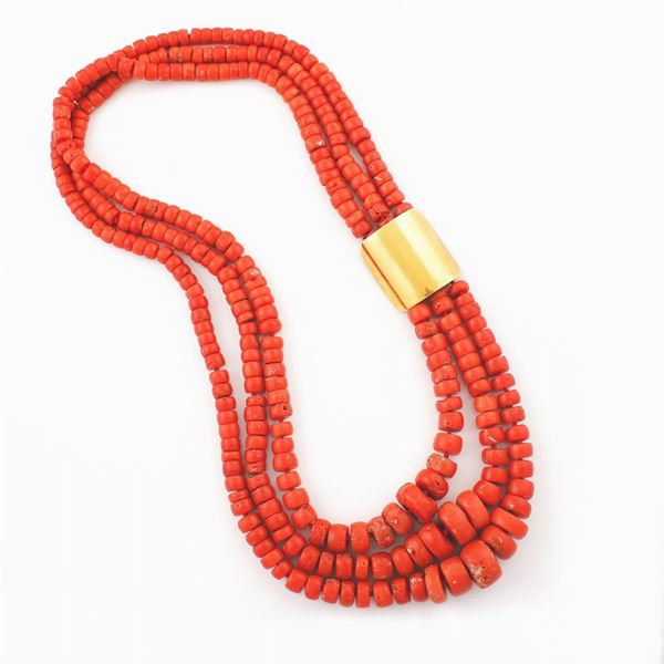 CORAL NECKLACE WITH GOLD CLASP