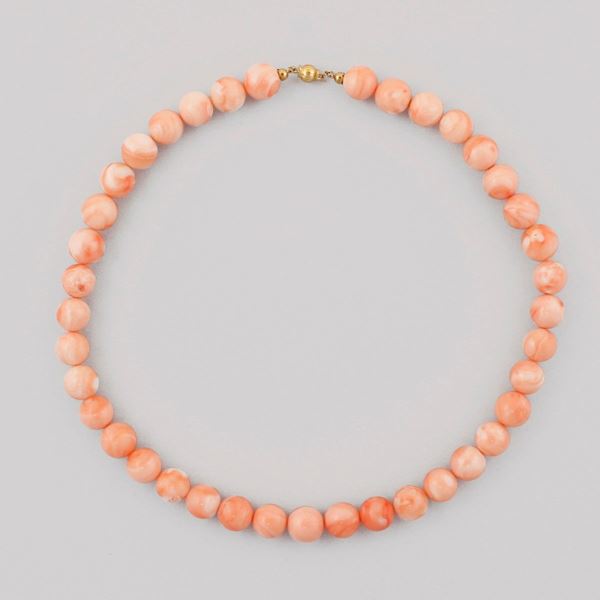 CORAL NECKLACE WITH GOLD CLASP