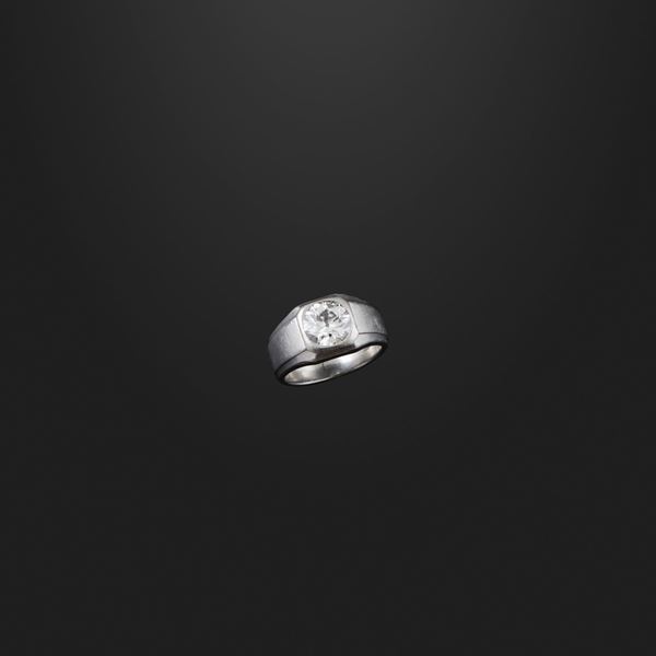 DIAMOND AND PLATINUM RING