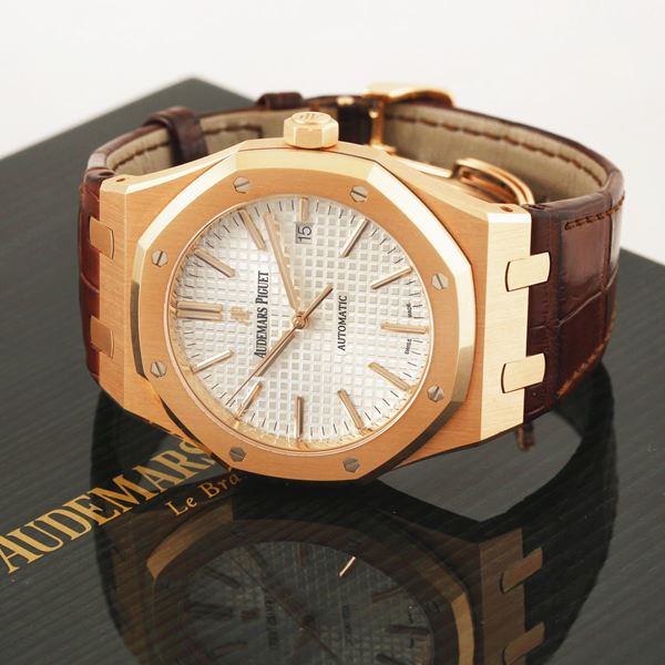 Audemars Piguet - “Royal Oak” – 15400 OR