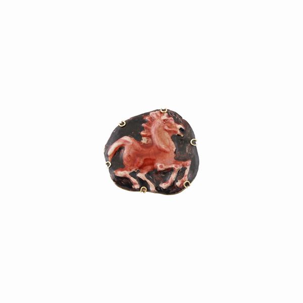 PORCELAIN AND GOLD PENDANT