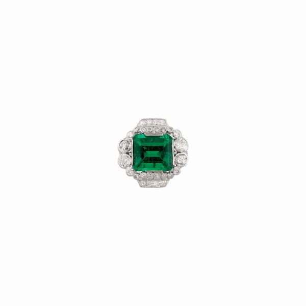 COLOMBIA EMERALD, DIAMOND AND PLATINUM RING