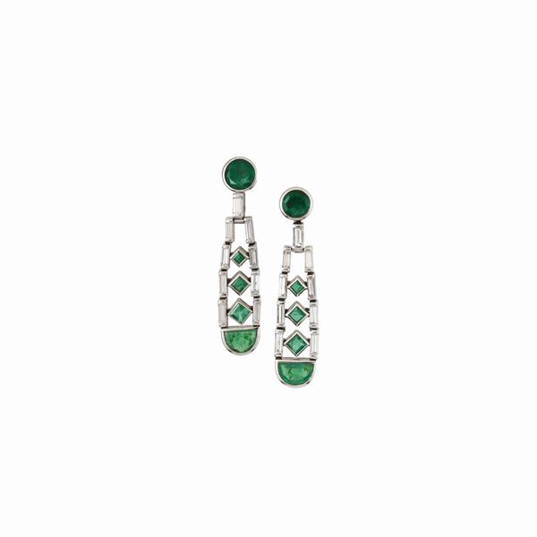 PAIR OF DIAMOND, EMERALD AND GOLD EARRINGS