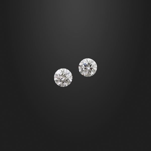 PAIR OF DIAMOND AND GOLD EARRINGS