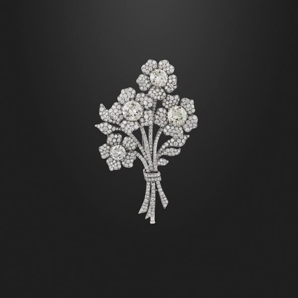 DIAMOND AND PLATINUM BROOCH