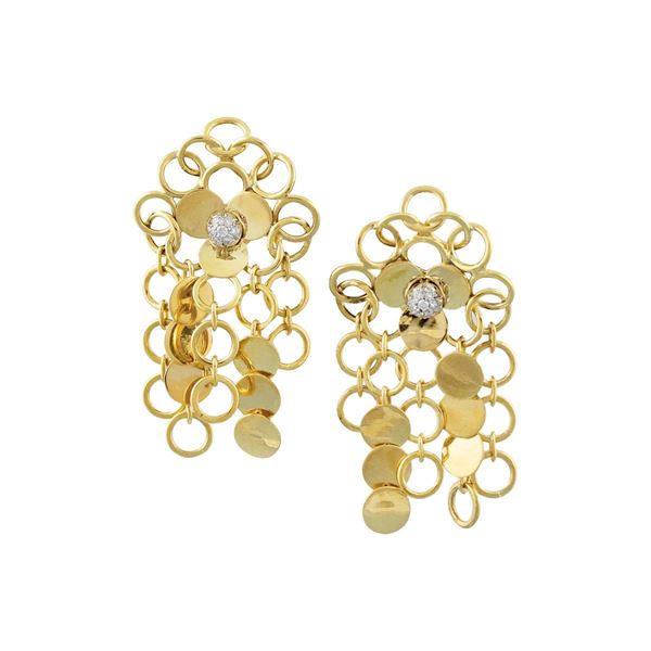 PAIR OF DIAMOND AND GOLD EARRINGS