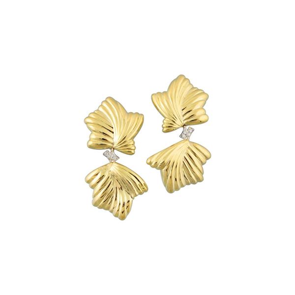 PAIR OF DIAMOND AND GOLD EARRINGS  - Auction Important Jewelry - Casa d'Aste International Art Sale