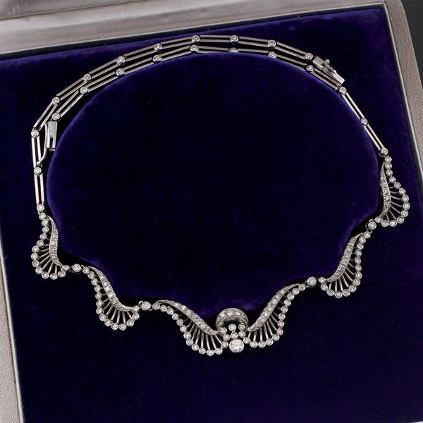 DIAMOND AND GOLD NECKLACE